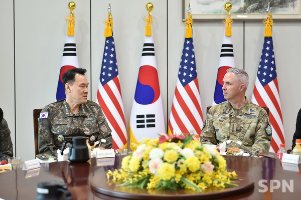 "미 우주사령관, 한국 등 아시아 순방에서 한반도 방어 태세 등 논의"