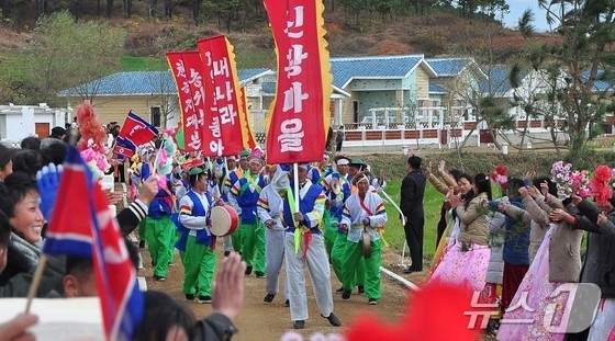 북 개성시, 신광농장 살림집 입사모임