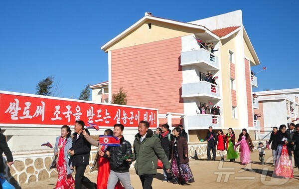 北 개성시 판문구역 동내농장 살림집 건설, 새집들이 모임