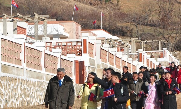 북 개성시 덕암농장·장풍군 대덕산농장 살림집 입사모임