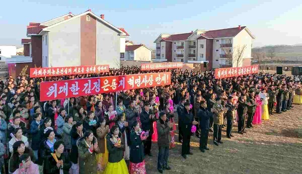 北 평양시, 역포구역 역포남새농장·사동구역 오류남새농장 살림집 입사모임