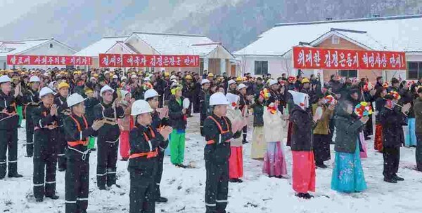 北 자강도, 장평농장·희천시 송지농장 살림집 입사모임