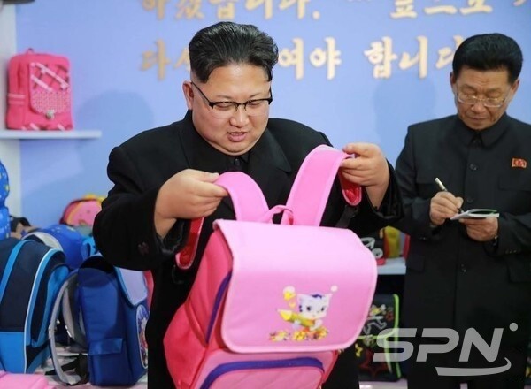 北, 최우수제품에 12월15일 품질메달...평성가방공장·송도원종합식료공장  등상