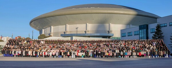 김정은·김주애·리설주, 새해 첫날 나란히 서서 금수산궁전 참배