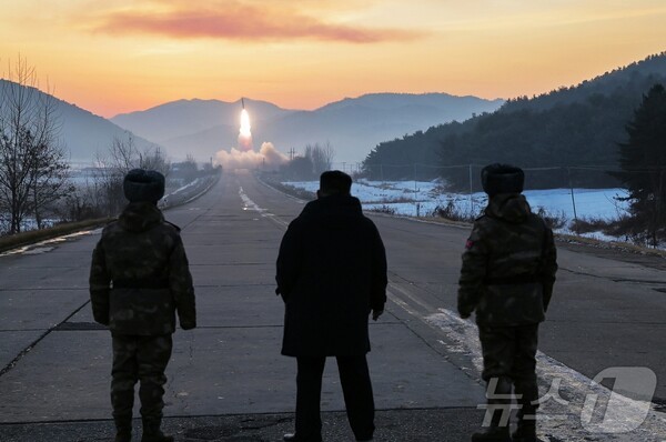 北 "극초음속미사일 발사 훈련"...김정은 "핵무력 실용화·실전화에 중요 성과 이룩"