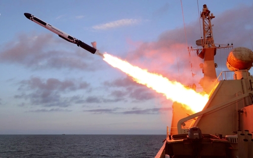 [속보] 북한 "어제 서해상에서 함대지 전략순항미사일 시험발사"