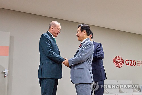 李대통령 "통일, 최종 목표이자 헌법상 책무…일방 추진 않는다"