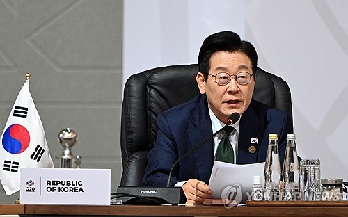 Lee says S. Korea's ultimate goal is reunification with N. Korea