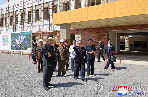 (LEAD) N. Korea replaces top military officials guarding Kim Jong-un: unification ministry