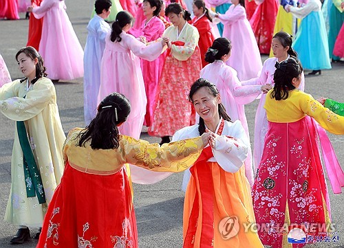 北, '여성의 날' 맞아 "당대회 결정 관철에 여성의 기개 떨쳐야"