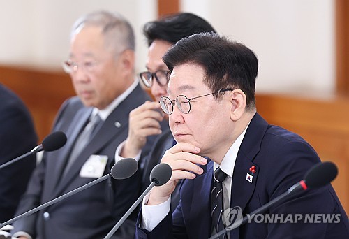대북대화 '바늘구멍' 뚫던 중 변수 돌출…靑 '무인기 사태' 주시